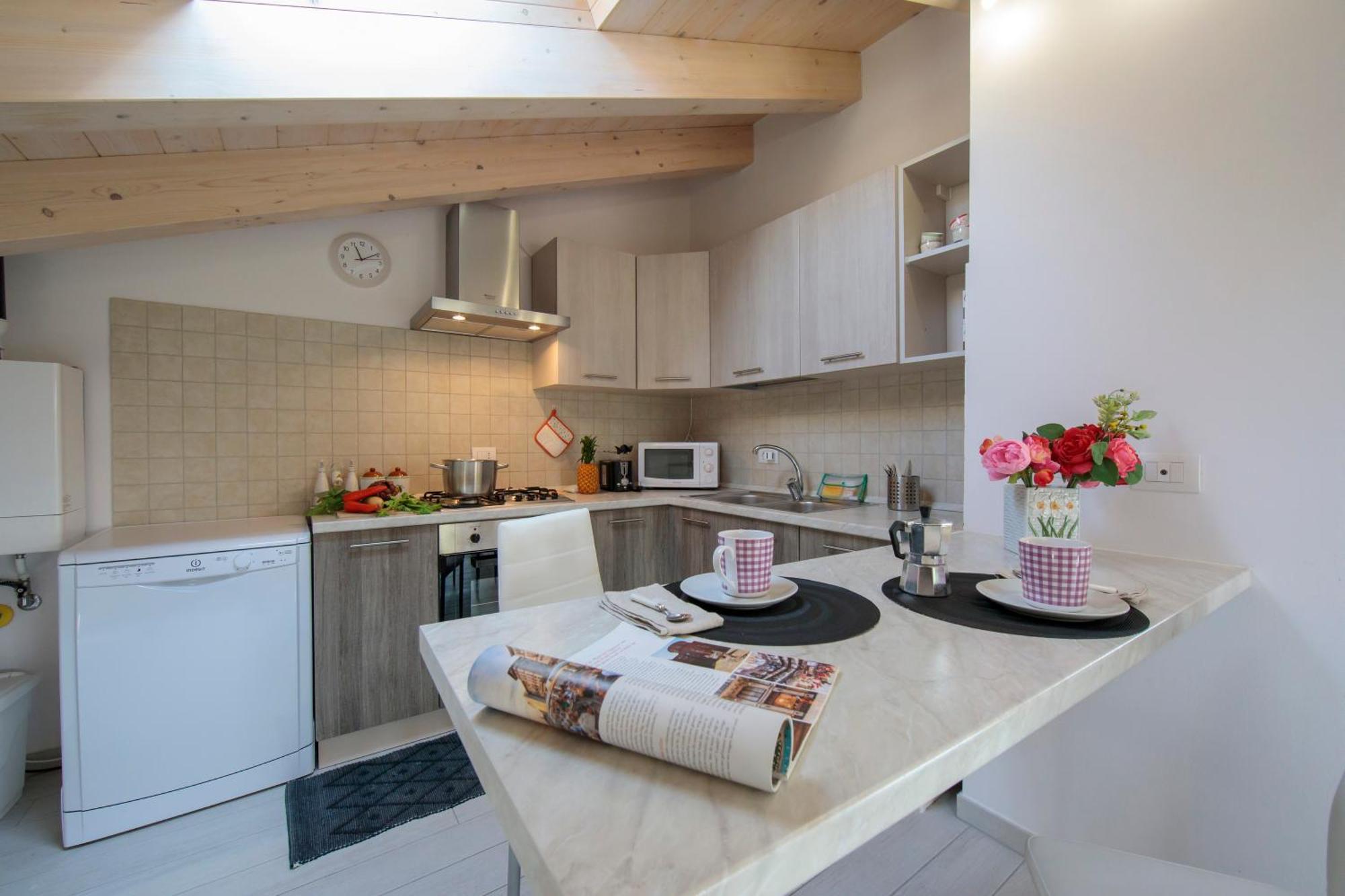 Silver Lake Apartment - Happy Rentals Angera Exteriör bild