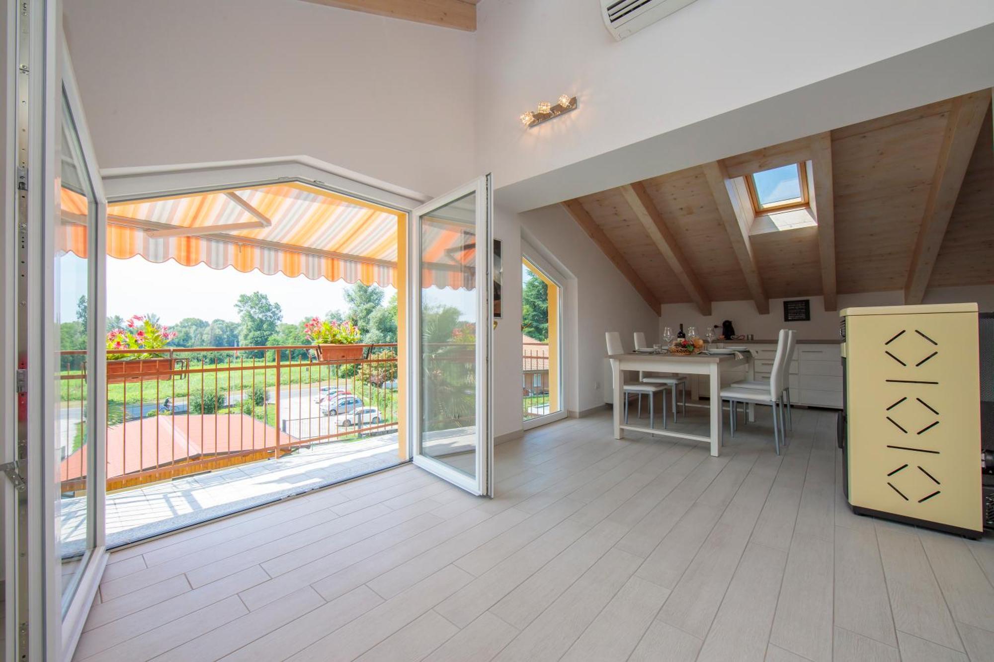 Silver Lake Apartment - Happy Rentals Angera Exteriör bild