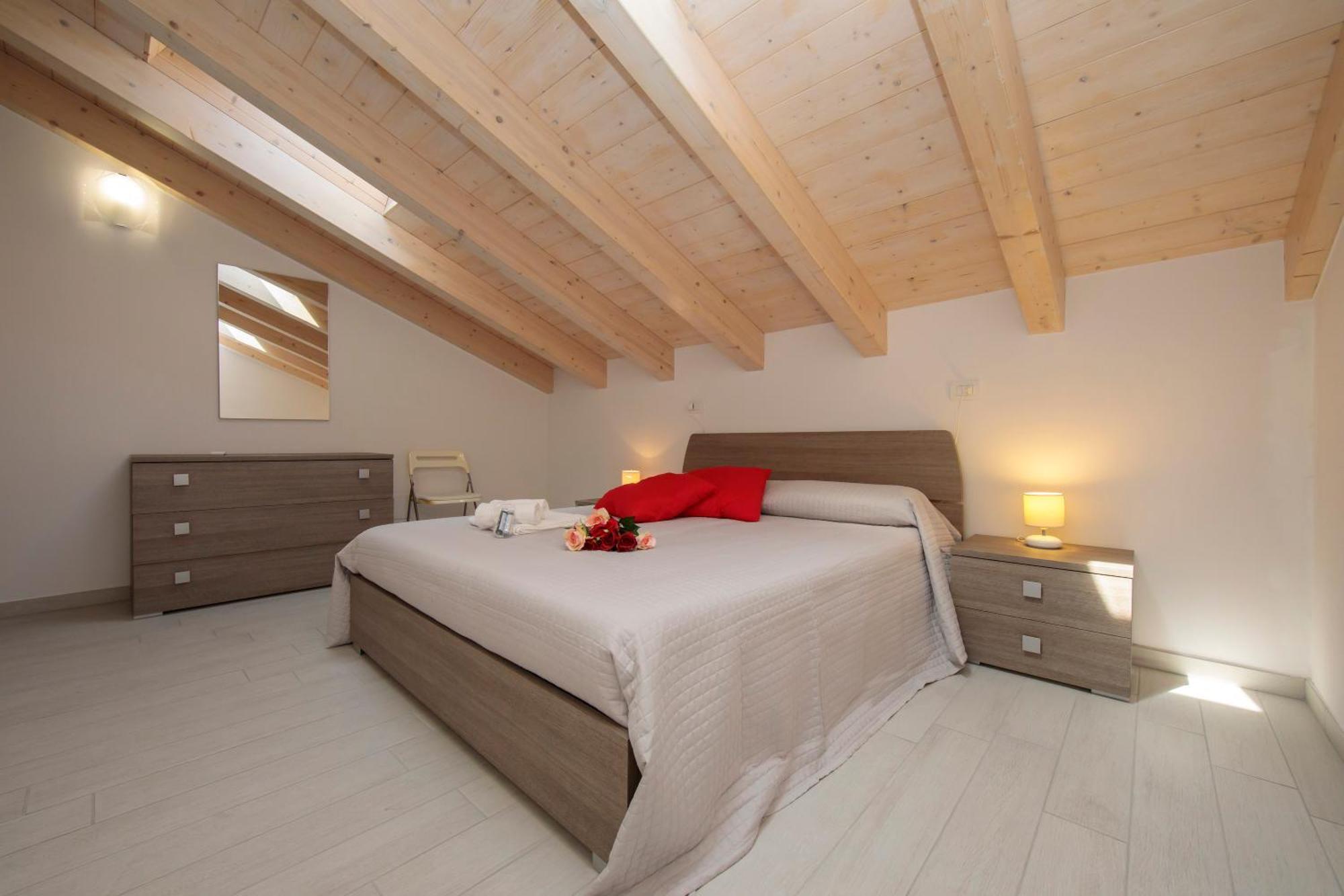 Silver Lake Apartment - Happy Rentals Angera Exteriör bild